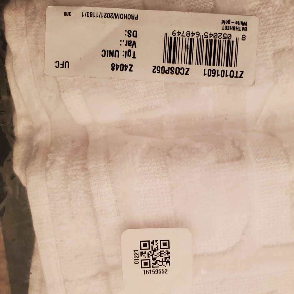 Versace Towel - Picture 8 of 9